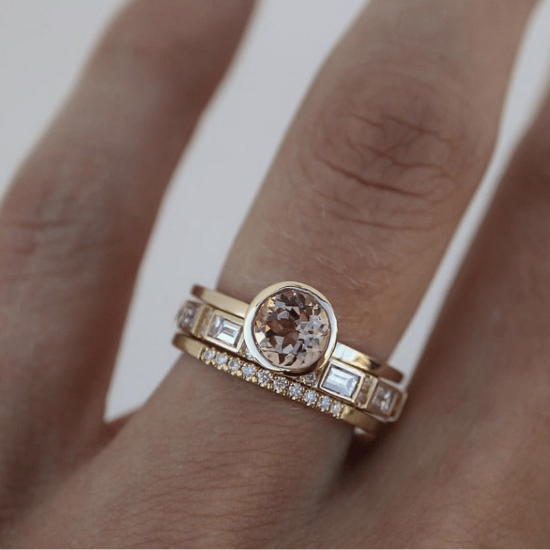 Shiny Gold Ring in Vintage Style