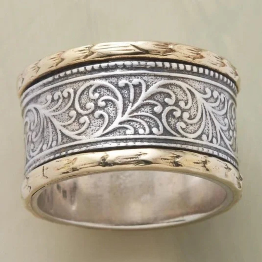 Vintage Ring in Gold and Silver