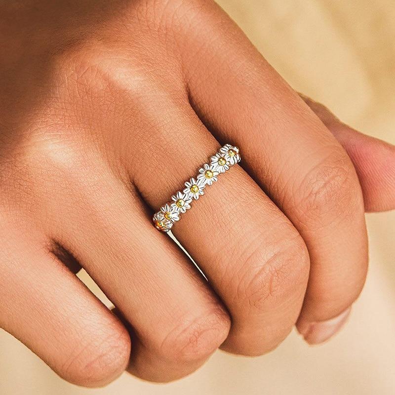 Silver Ring Daisy with Enamel