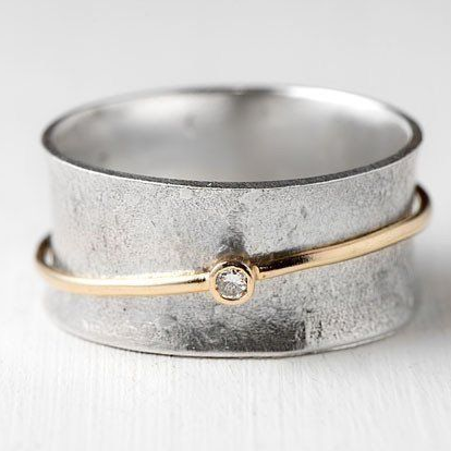 Elegant Ring in Gold and Silver