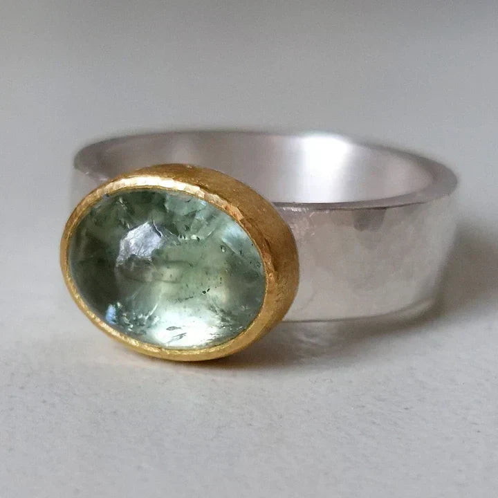 Ring Soft Emerald in Vintage Style